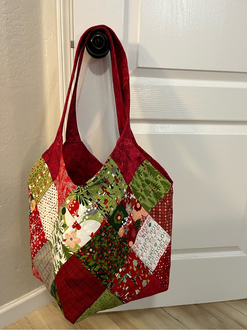 Holiday Christmas Mondo Bag. New. Tote Quilted